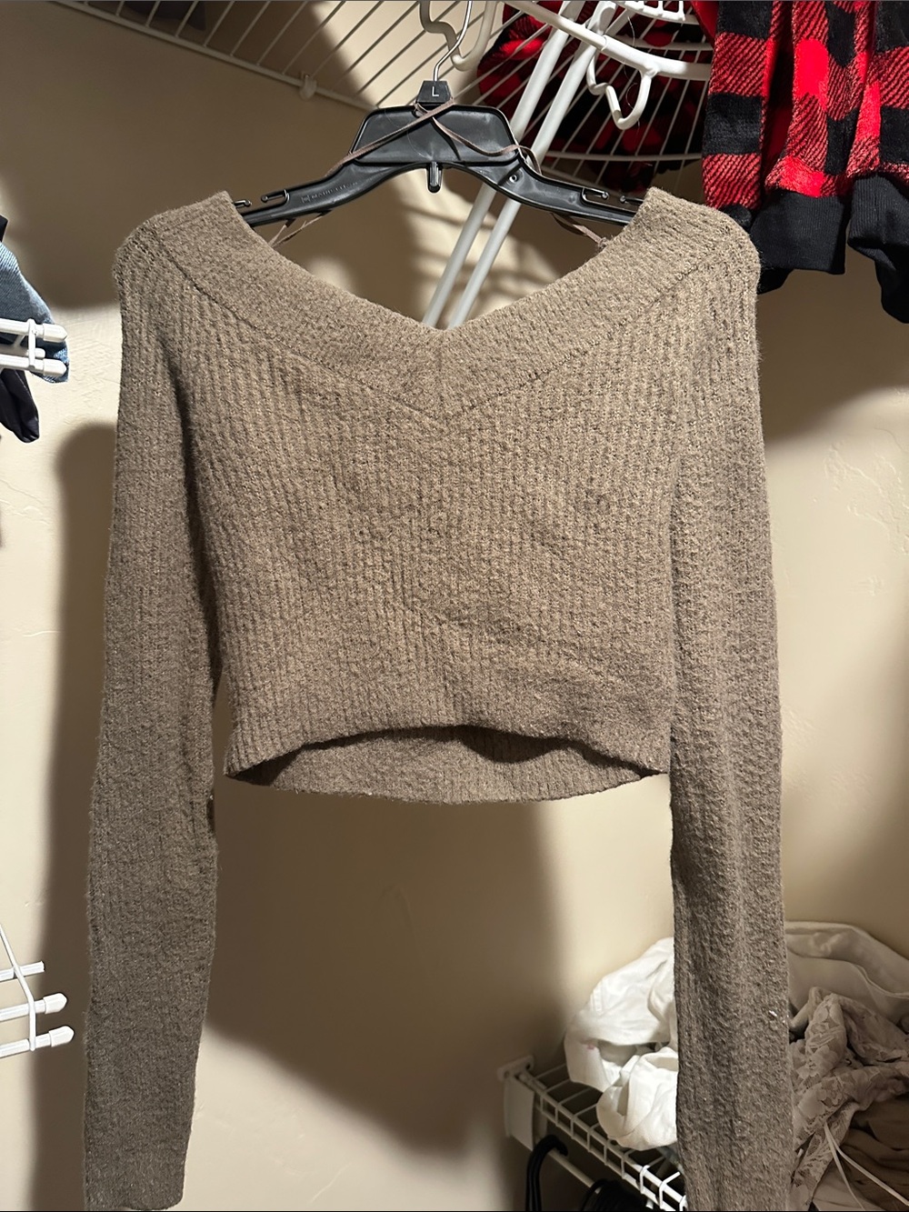 American Eagle Outfitters Taupe Cropped V‑Neck Sweater